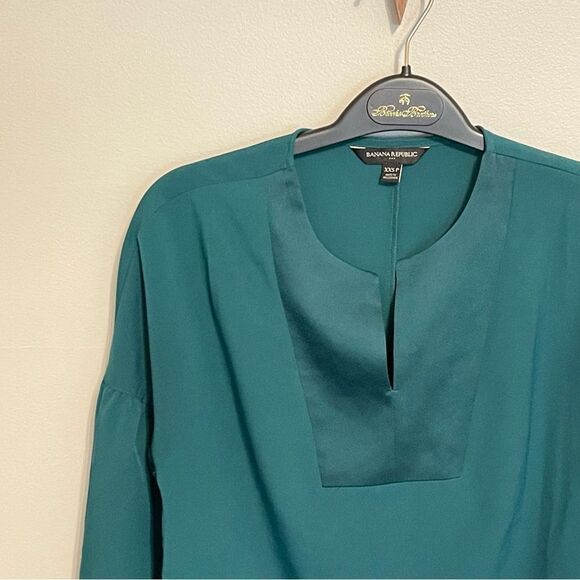 Banana Republic Drapey V-Neck Blouse Emerald Green XXS Petite - Picture 2 of 4